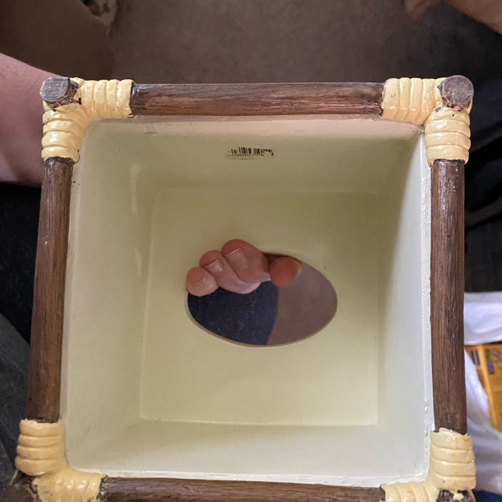 Tissue box holder - Picture 4 of 4